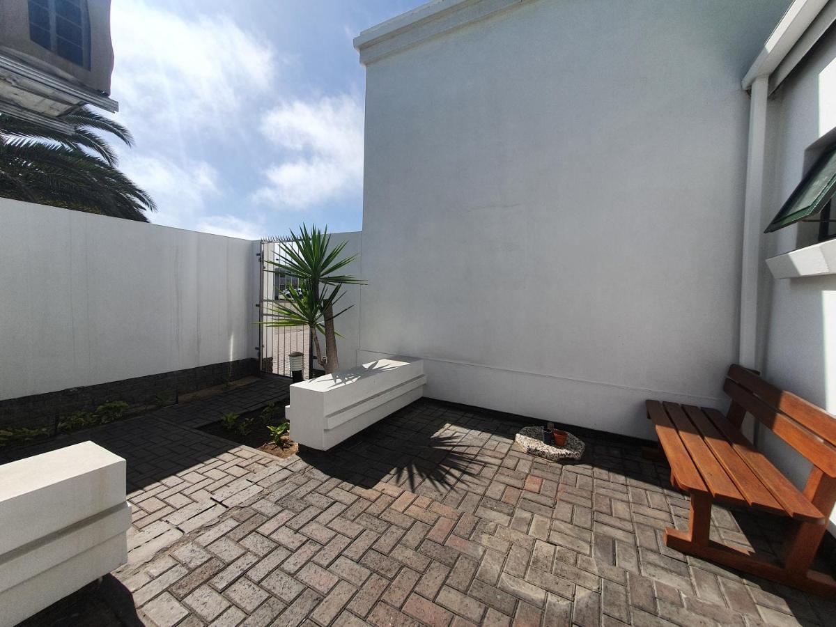 Langholm Hotel Walvis Bay Esterno foto